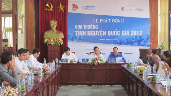 Phát động Giải thưởng Tình nguyện quốc gia 2012  - ảnh 1