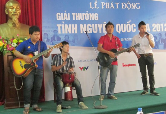 Phát động Giải thưởng Tình nguyện quốc gia 2012  - ảnh 2