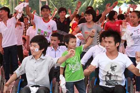 Độc đáo vũ điệu flashmob của người khuyết tật - ảnh 2