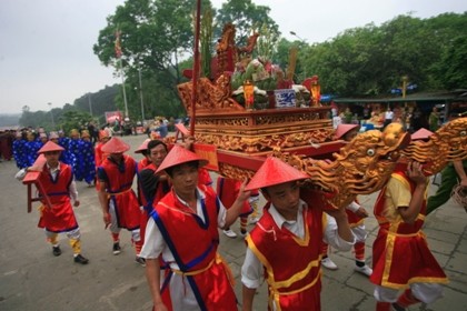 Con Lạc, cháu Hồng chen chân về đất Tổ - ảnh 2