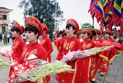 Con Lạc, cháu Hồng chen chân về đất Tổ - ảnh 3