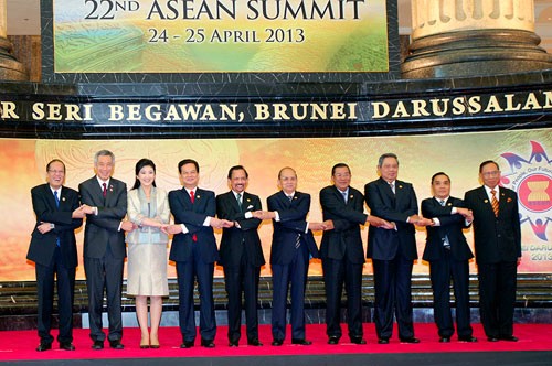 Thủ tướng Nguyễn Tấn Dũng gặp các nhà lãnh đạo ASEAN  - ảnh 1