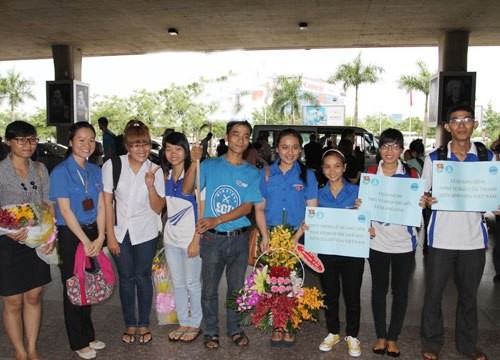 Lê Quang Liêm ngập trong hoa ngày về - ảnh 1