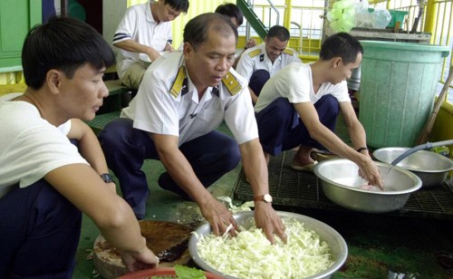  Những “cột mốc” chủ quyền trên thềm lục địa: Những người đầu tiên chốt giữ nhà giàn  - ảnh 1