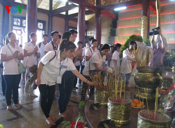 Đoàn thanh thiếu niên kiều bào thăm địa đạo Củ Chi  - ảnh 3