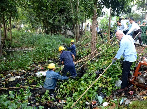 TPHCM: Ra quân hưởng ứng chiến dịch “Làm cho thế giới sạch hơn”  - ảnh 1