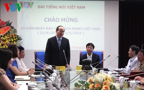 Chủ tịch MTTQVN Nguyễn Thiện Nhân thăm, chúc mừng VOV nhân 21/6 - ảnh 2