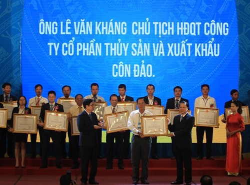 Tôn vinh doanh nhân, doanh nghiệp tiêu biểu đóng góp vào phong trào xây dựng nông thôn mới - ảnh 2