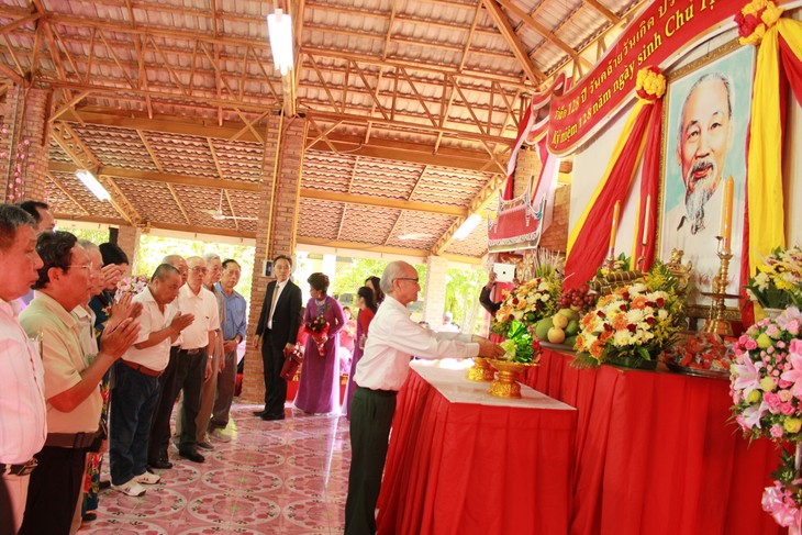 Kiều bào tại Thái Lan kỷ niệm 128 năm ngày sinh của Chủ tịch Hồ Chí Minh - ảnh 1