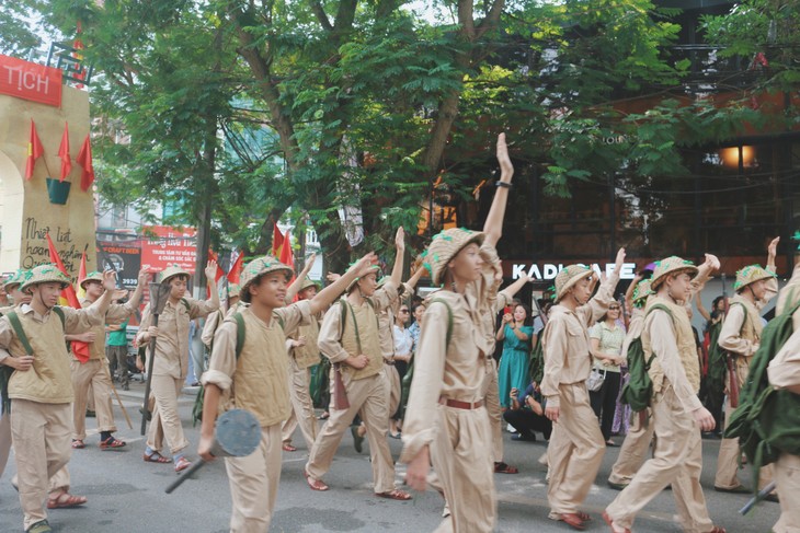 “Ký ức Hà Nội - 65 năm”  tái hiện lại không khí ngày Giải phóng Thủ đô - ảnh 5