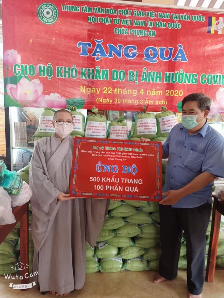 Hội Phật tử Việt Nam tại Hàn quốc tặng quà hỗ trợ người nghèo - ảnh 4