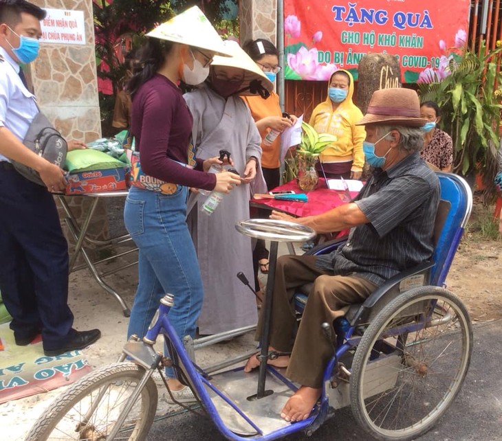 Hội Phật tử Việt Nam tại Hàn quốc tặng quà hỗ trợ người nghèo - ảnh 2