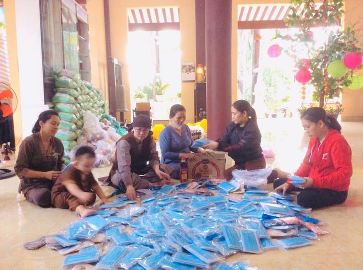 Hội Phật tử Việt Nam tại Hàn quốc tặng quà hỗ trợ người nghèo - ảnh 10