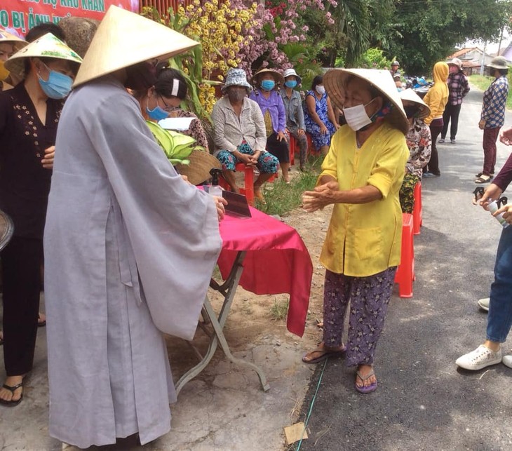 Hội Phật tử Việt Nam tại Hàn quốc tặng quà hỗ trợ người nghèo - ảnh 3