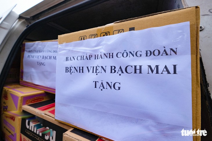 Tàu chở hàng trăm thiết bị y tế của trung tâm hồi sức lớn nhất miền Bắc vào TP.HCM chống dịch - ảnh 7