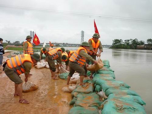 Triển khai kịp thời, quyết liệt, hiệu quả việc ứng phó thiên tai nguy hiểm liên tiếp - ảnh 1