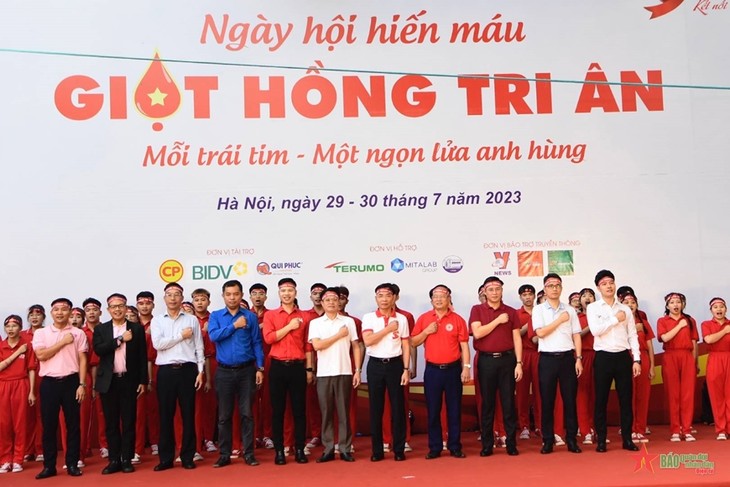 Ngày hội “Giọt hồng tri ân”: Mỗi trái tim - Một ngọn lửa anh hùng - ảnh 1