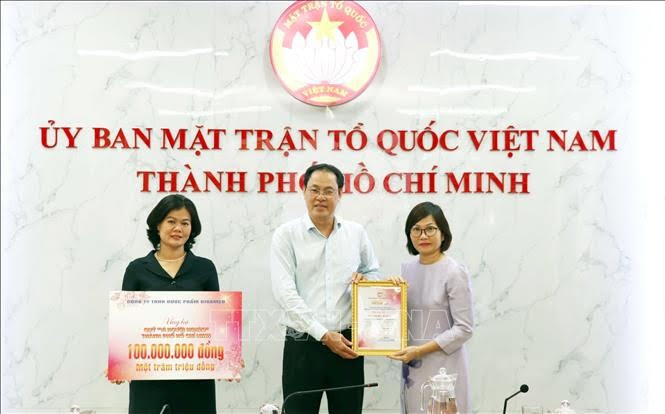 Tiếp nhận kinh phí ủng hộ hoạt động chăm lo người nghèo đón Tết Nguyên đán - ảnh 1