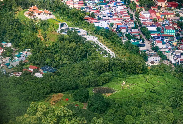 ​Sáng nay, Đại biểu thanh thiếu nhi cả nước hành quân về Điện Biên Phủ - ảnh 1