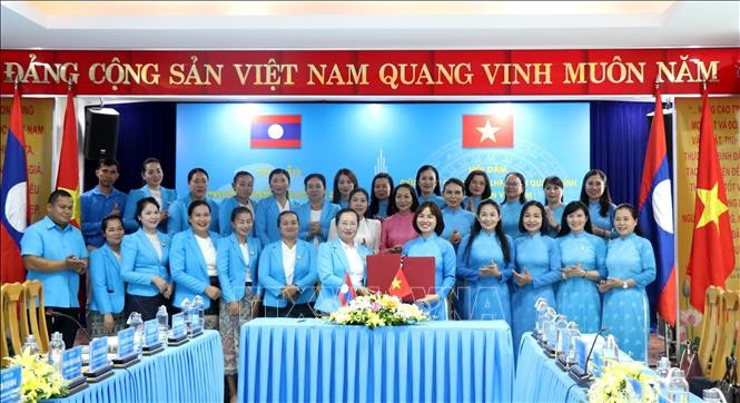 Thắt chặt tình hữu nghị hợp tác giữa hội phụ nữ hai tỉnh của Việt Nam và Lào - ảnh 2