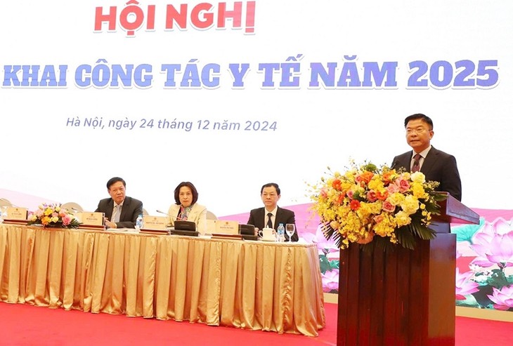 Phó Thủ tướng Lê Thành Long dự hội nghị triển khai công tác y tế năm 2025 - ảnh 1