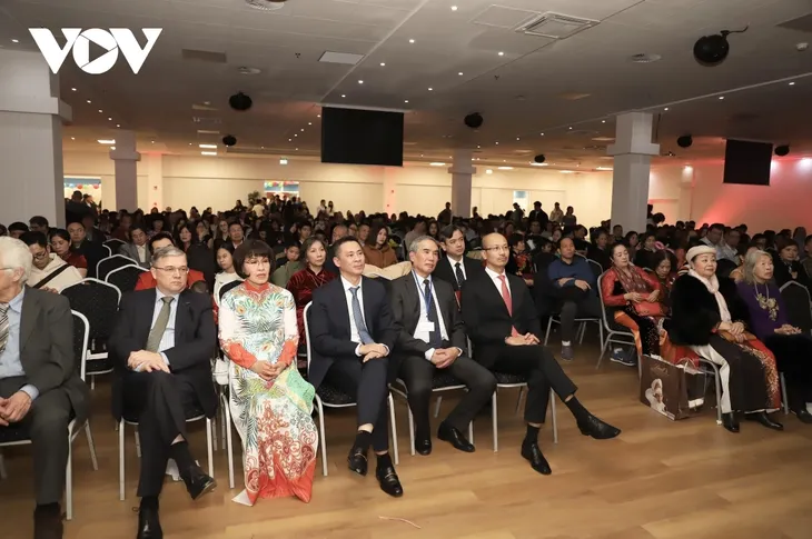 Ấm áp chương trình mừng Xuân Tết Ất Tỵ 2025 tại Hungary - ảnh 2