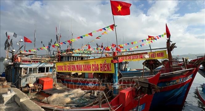 Rộn ràng lễ ra quân đánh bắt hải sản  - ảnh 1