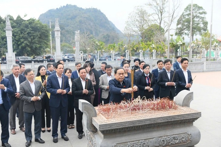 Chủ tịch Quốc hội Trần Thanh Mẫn dâng hương tại các Di tích lịch sử ở Tuyên Quang - ảnh 1