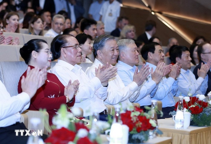 Tổng Bí thư Tô Lâm dự Chương trình nghệ thuật “Bài ca chiến thắng” - ảnh 1