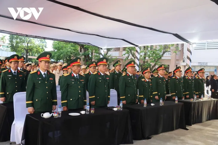 Lễ viếng nguyên Chủ tịch nước Trần Đức Lương tại quê nhà Quảng Ngãi - ảnh 7