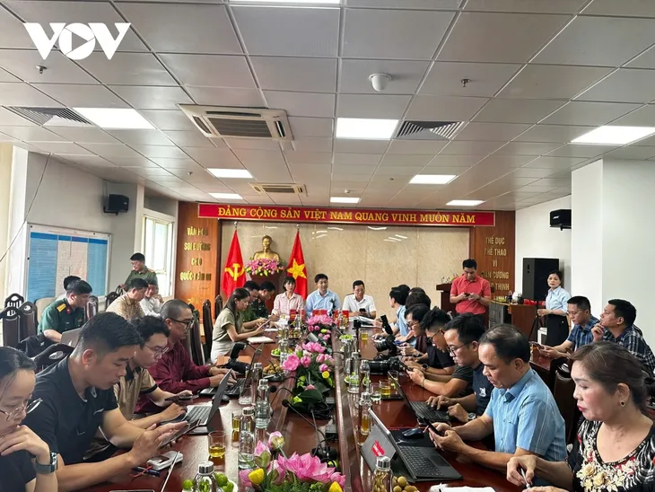 Vụ lật tàu trên Vịnh Hạ Long: 35 nạn nhân đã được bàn giao, tiếp tục tìm kiếm người mất tích - ảnh 1