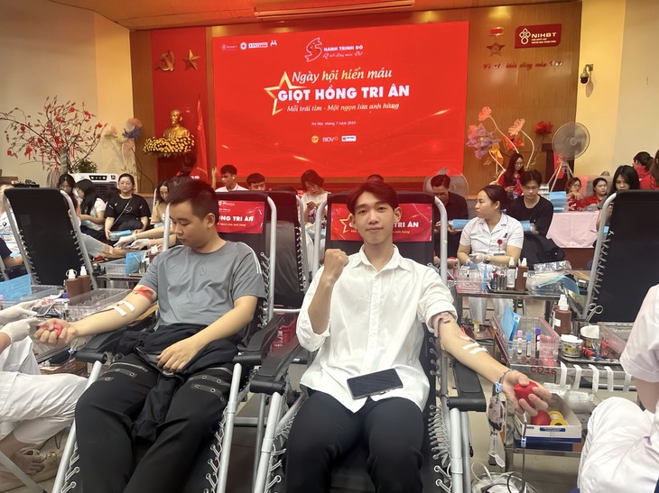 Ngày hội hiến máu “Giọt hồng tri ân 2025” thu hút hàng nghìn người tham gia - ảnh 6