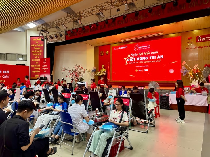 Ngày hội hiến máu “Giọt hồng tri ân 2025” thu hút hàng nghìn người tham gia - ảnh 1