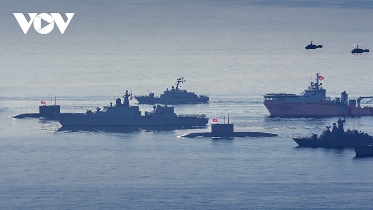 Hải quân Việt Nam phô diễn sức mạnh với Lễ diễu binh trên biển - ảnh 19