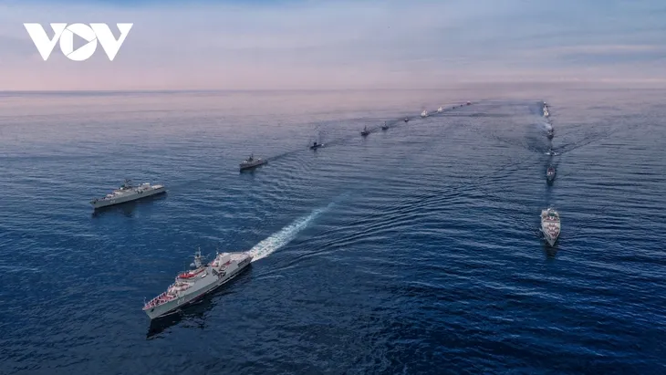 Hải quân Việt Nam phô diễn sức mạnh với Lễ diễu binh trên biển - ảnh 9