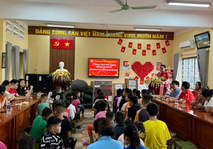 Tổ chức Giao lưu quốc tế Việt Nam – Nhật Bản tặng quà trẻ em khuyết tật tỉnh Thái Nguyên - ảnh 2