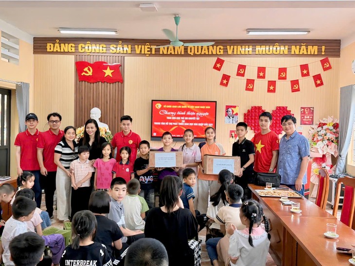 Tổ chức Giao lưu quốc tế Việt Nam – Nhật Bản tặng quà trẻ em khuyết tật tỉnh Thái Nguyên - ảnh 4