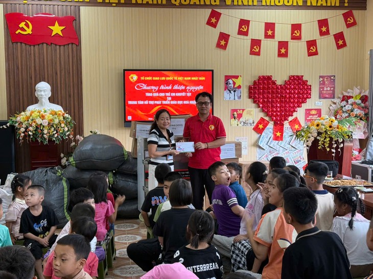 Tổ chức Giao lưu quốc tế Việt Nam – Nhật Bản tặng quà trẻ em khuyết tật tỉnh Thái Nguyên - ảnh 5