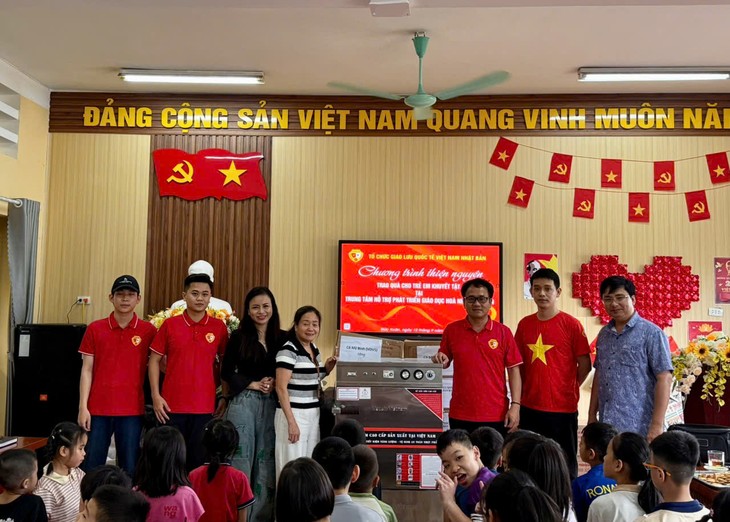 Tổ chức Giao lưu quốc tế Việt Nam – Nhật Bản tặng quà trẻ em khuyết tật tỉnh Thái Nguyên - ảnh 3