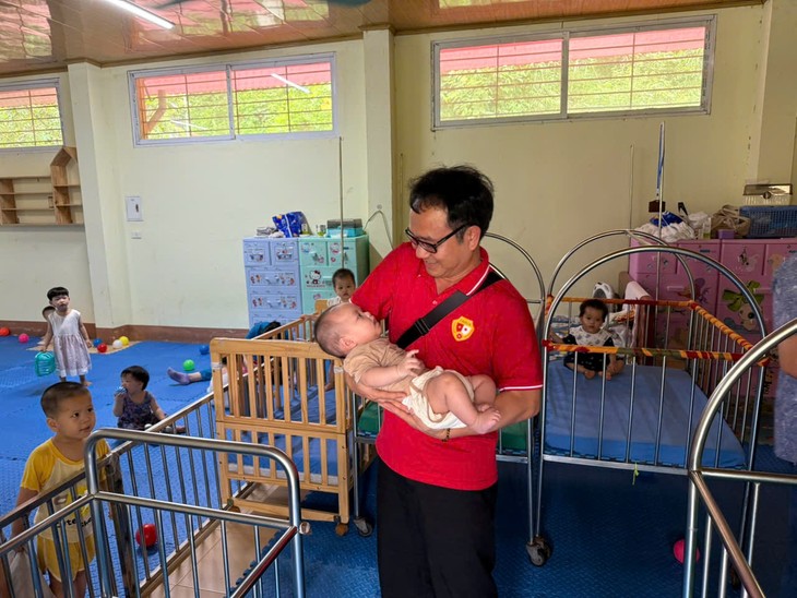 Tổ chức Giao lưu quốc tế Việt Nam – Nhật Bản tặng quà trẻ em khuyết tật tỉnh Thái Nguyên - ảnh 9