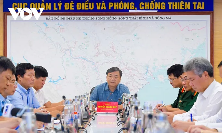 Bão BUALOI tiến vào Biển Đông ngày càng mạnh lên, di chuyển siêu tốc - ảnh 4