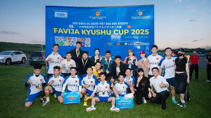 Giải bóng đá cộng đồng người Việt Nam tại Kyushu Nhật Bản quyên góp ủng hộ đồng bào gặp thiên tai, lũ lụt - ảnh 2