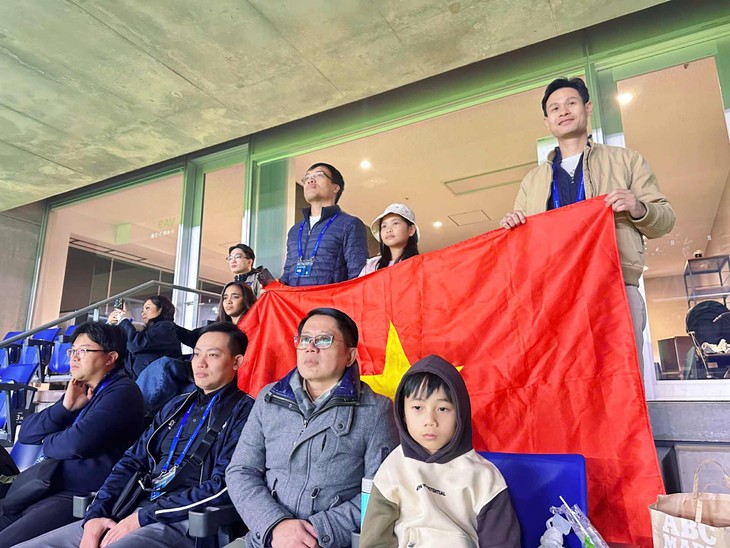 Cộng đồng người Việt tại Osaka, Nhật Bản cổ vũ nồng nhiệt cho FC Nam Định - ảnh 3