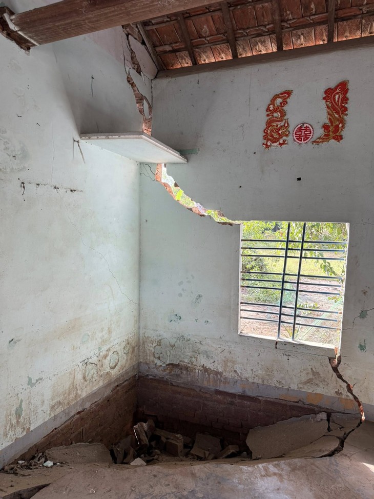 Tổ chức Giao lưu quốc tế Việt Nam - Nhật Bản tặng hơn 100 suất quà tới bà con vùng lũ tỉnh Đắc Lắc - ảnh 5