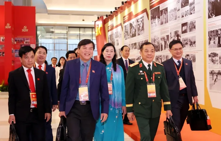 Các đại biểu thảo luận tại hội trường về các văn kiện Đại hội  lần thứ XIV của Đảng - ảnh 8