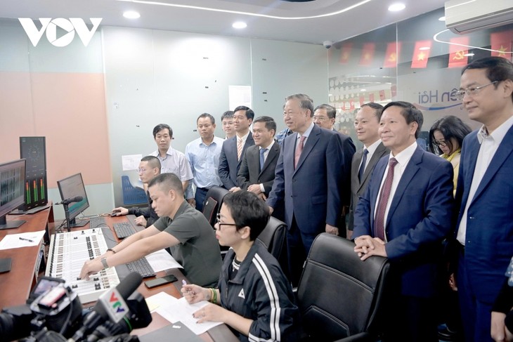 Tổng Bí thư Tô Lâm thăm chúc Tết 2 cơ quan báo chí chủ lực VOV và VTV - ảnh 9