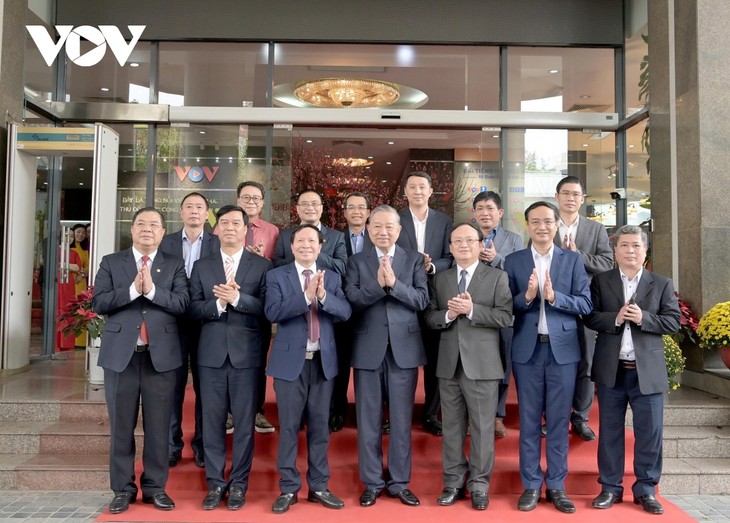 Tổng Bí thư Tô Lâm thăm chúc Tết 2 cơ quan báo chí chủ lực VOV và VTV - ảnh 11