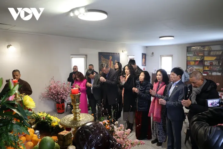 Ấm áp hoạt động thăm, chúc Tết cộng đồng người Việt của Đại sứ Việt Nam tại CH Séc - ảnh 5