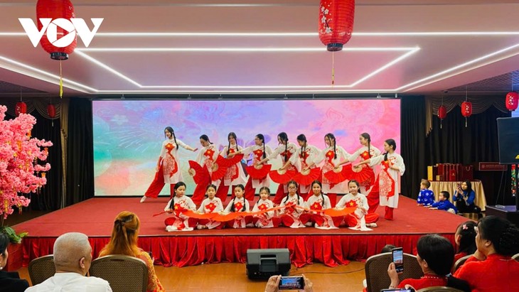 Không khí Tết rộn ràng giữa lòng nước Nga - ảnh 2