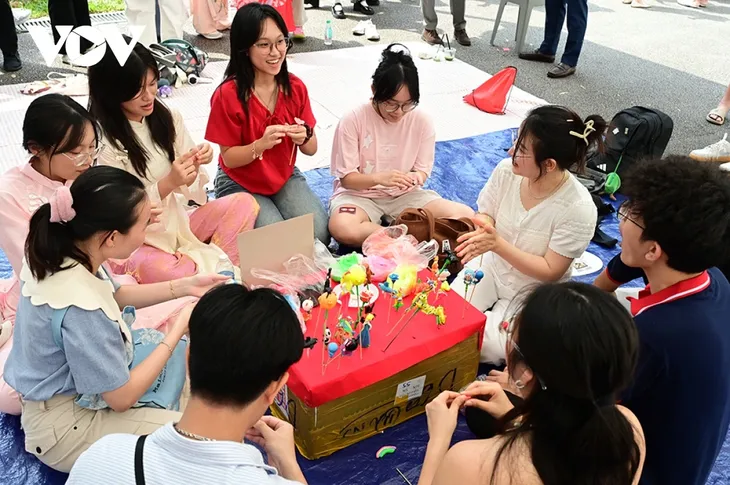 “Kiều bào là đại sứ văn hoá” – Người Việt kể chuyện Tết Việt cho thế giới - ảnh 6